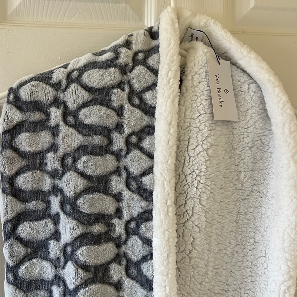 Vera Wang NWT cozy life cowl playful penguins gray